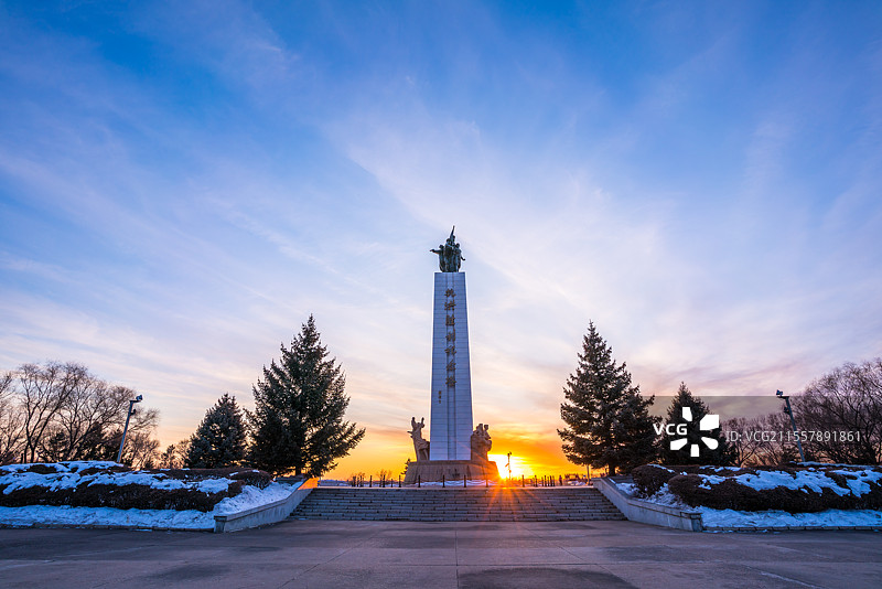 黑龙江齐齐哈尔嫩江公园抗洪胜利纪念塔风景图片素材