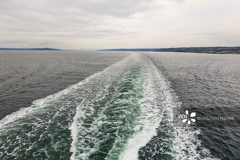 渡轮尾迹，美国，埃德蒙兹的斯波坎渡轮的渡轮尾迹视图。图片素材