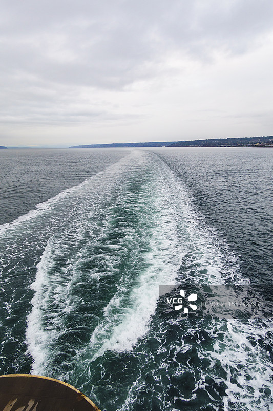 美国渡轮，斯波坎渡轮的渡轮尾迹景观图片素材