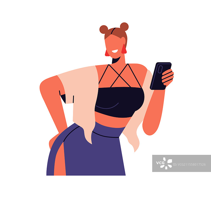 年轻女性手持智能手机，开心而性感地摆姿势图片素材