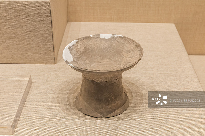 西宁市博物馆灰陶豆铜石并用时代公元前2200-前1800年西宁城北区沈那遗址出土图片素材
