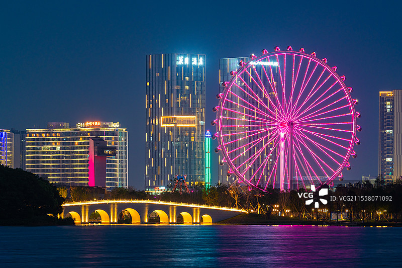 佛山市网红景点：顺德华侨城欢乐海岸PLUS夜景、顺德眼、顺峰山公园图片素材