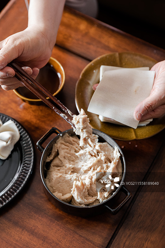 纯手工包刀鱼馄饨图片素材
