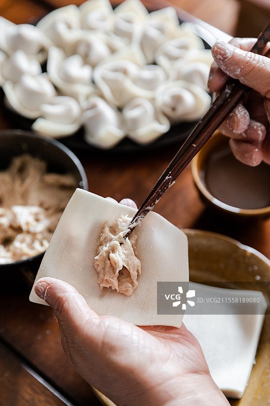 纯手工包刀鱼馄饨图片素材