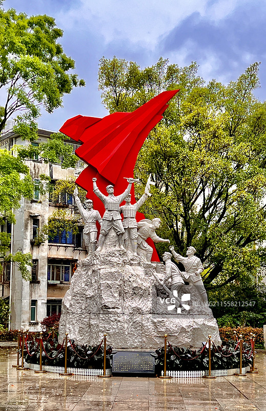 赣州市革命烈士纪念馆《解放赣南》大型雕塑群像图片素材