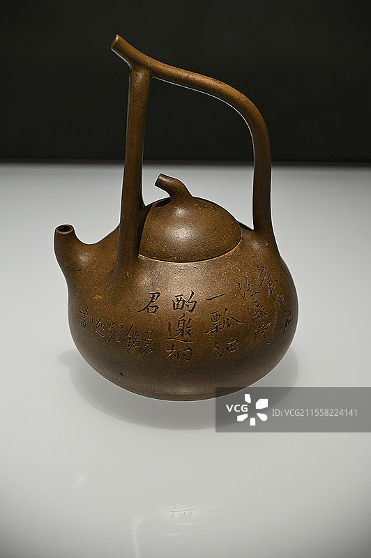 曼生铭提梁紫砂壶图片素材