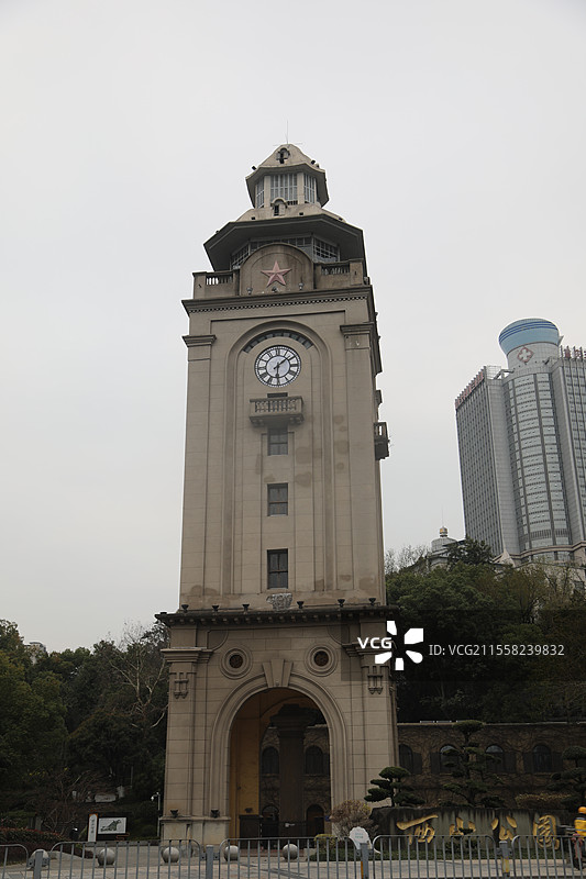 重庆市万州西山公园钟楼建成于1930年，共十二层，高五十米，雄伟壮观，与上海海关钟楼齐名，长江三峡图片素材