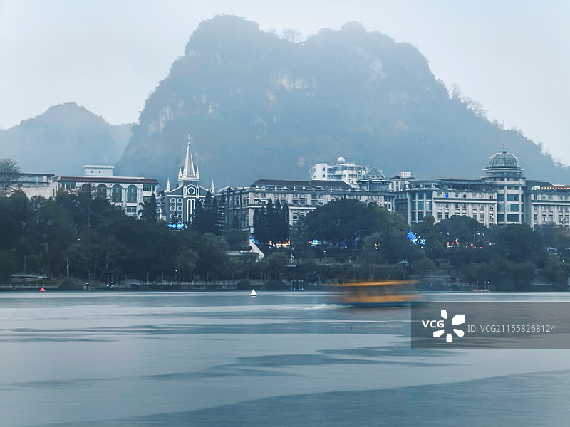 雾锁龙城·宜居画卷图片素材