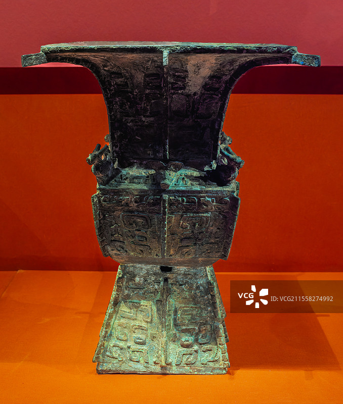 湖南省博物院20世纪50年代常宁出土商代文物牺首铜方尊图片素材