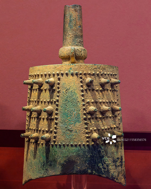 湖南省博物院1968年湘乡马龙出土西周文物乳钉纹铜钟图片素材