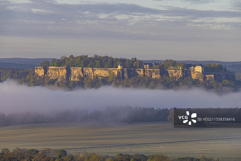 德国萨克森州拉滕的萨克森瑞士日出图片素材
