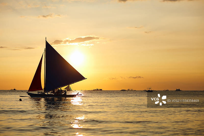日落前的船只，菲律宾，博拉卡岛，亚洲图片素材