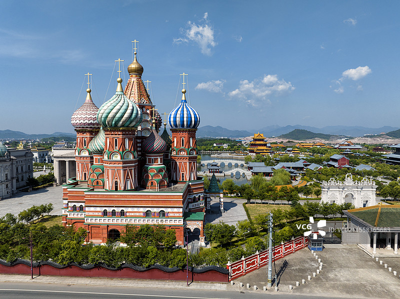 横店俄罗斯教堂五针松园图片素材