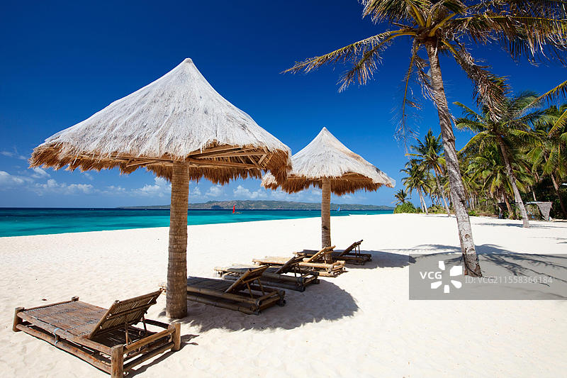 菲律宾博拉卡伊岛的棕榈海滩，亚洲博拉卡伊，菲律宾图片素材