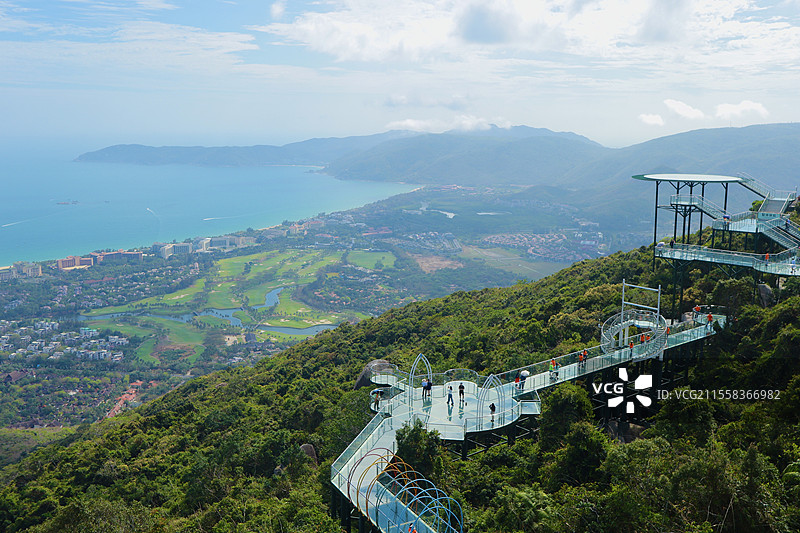 春季亚龙湾热带天堂的玻璃栈道图片素材