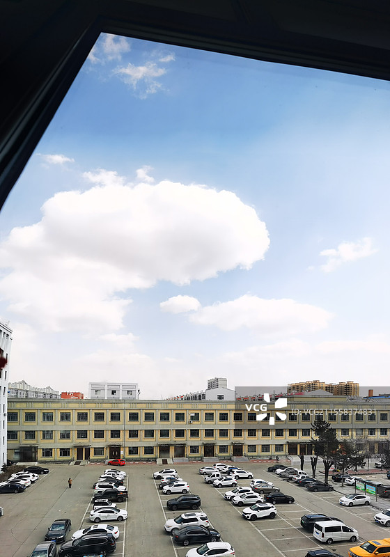 坐井观天图片素材