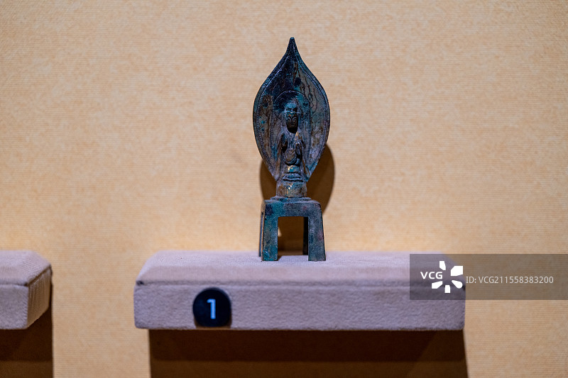 山西博物院-山西省寿阳县出土-隋 开皇十三年(593年)-程长洛造鎏金佛立像图片素材