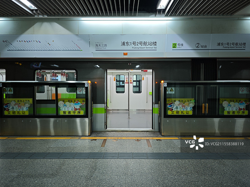 浦东国际机场地铁月台空间图片素材