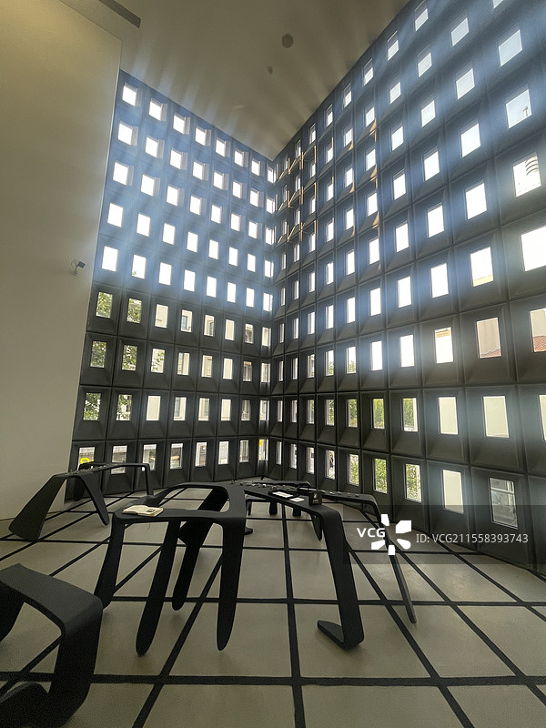 阿那亚艺术中心：光影交织的几何形室内空间图片素材
