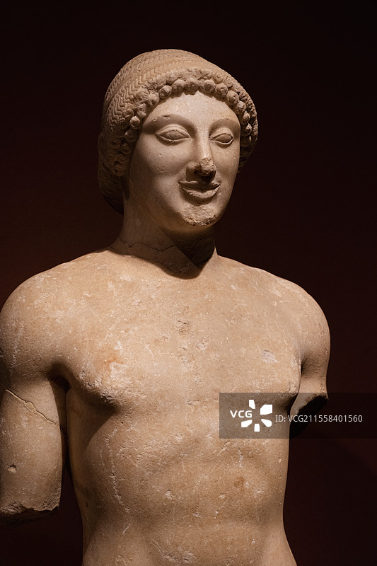 希腊国家考古博物馆藏希腊古风时期男人立像图片素材