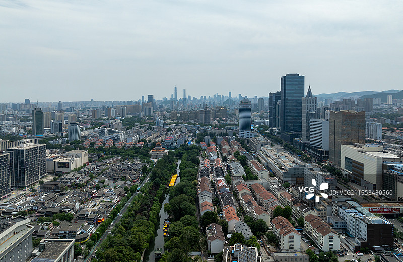 山东济南宽厚里及护城河城市天际线航拍图片素材