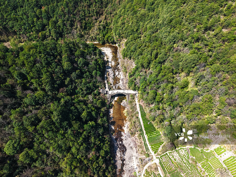 航拍浙江省绍兴市新昌县安山古道图片素材