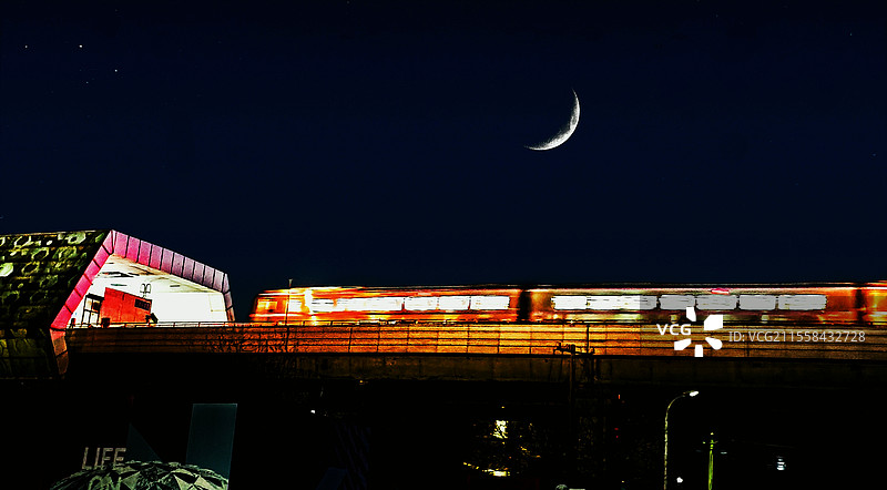 风驰电掣图片素材
