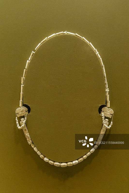 江苏省南京博物院“历史馆史前神韵展”：珠串（新石器，新沂市花厅遗址）图片素材