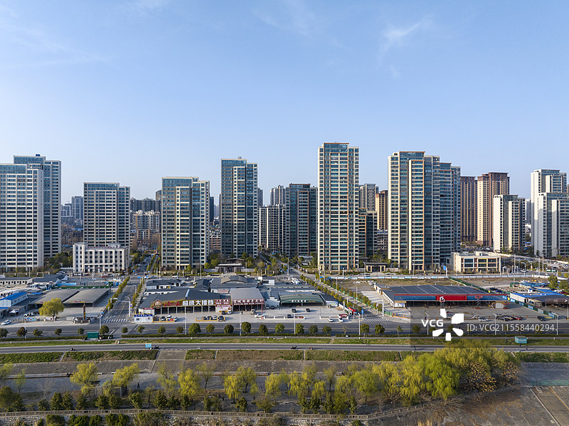 航拍襄阳樊城滨江湿地城市楼盘高楼风光图片素材