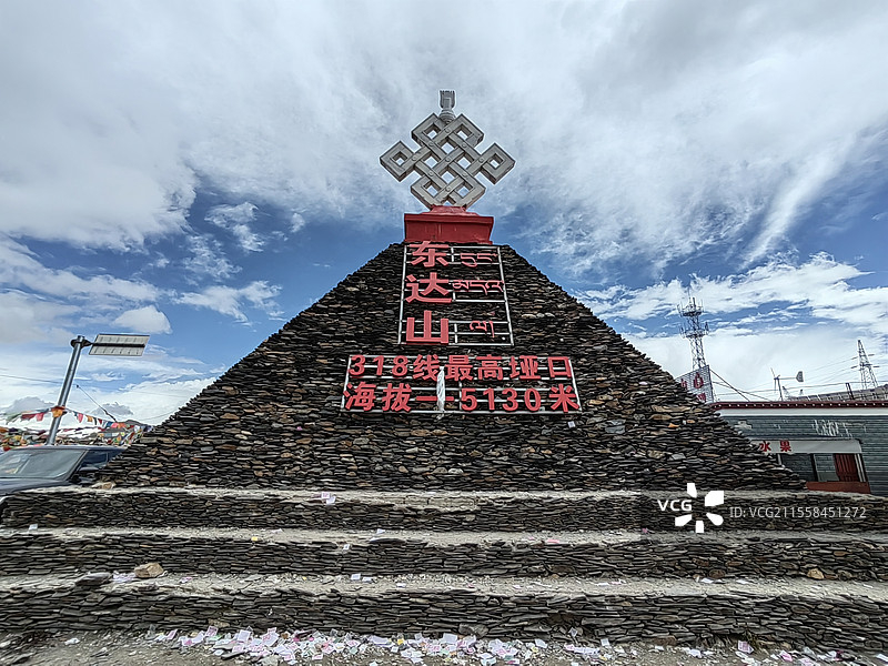 驻足东达山垭口：触摸318线的海拔巅峰图片素材