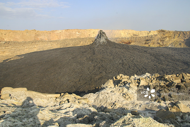 达纳基尔沙漠中的火山和熔岩图片素材