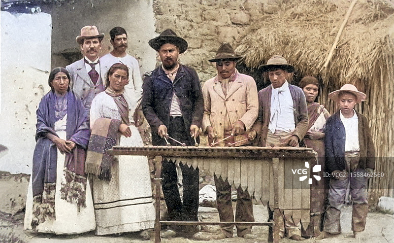 一家人在演奏马林巴琴，危地马拉，1909年图片素材