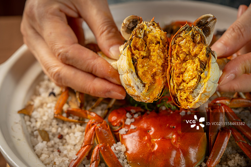 盐焗大闸蟹秋季菜广西菜桂菜粤菜图片素材