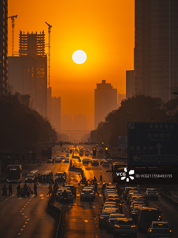 成都蜀都大道悬日图片素材