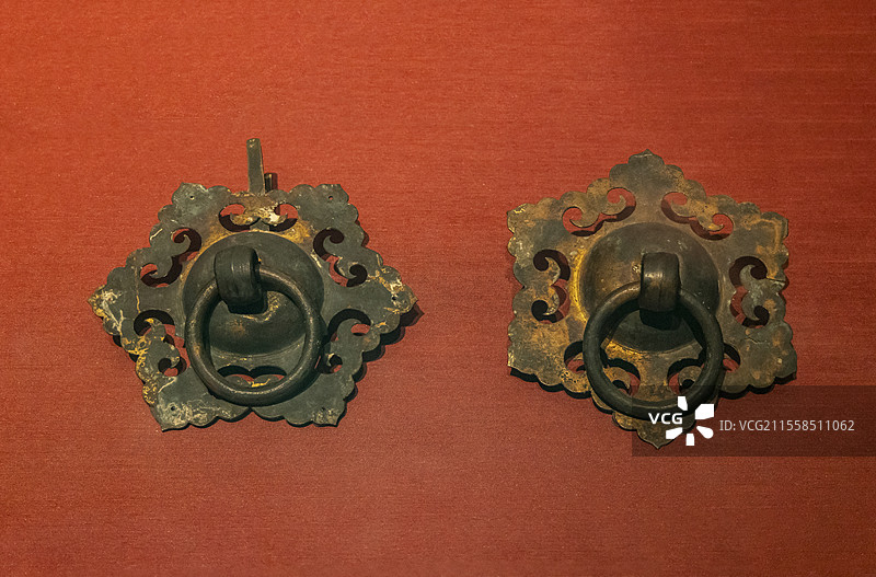 山东博物馆“鲁王之宝—明朱檀墓珍藏”展：铜鎏金铺首（明·洪武）图片素材