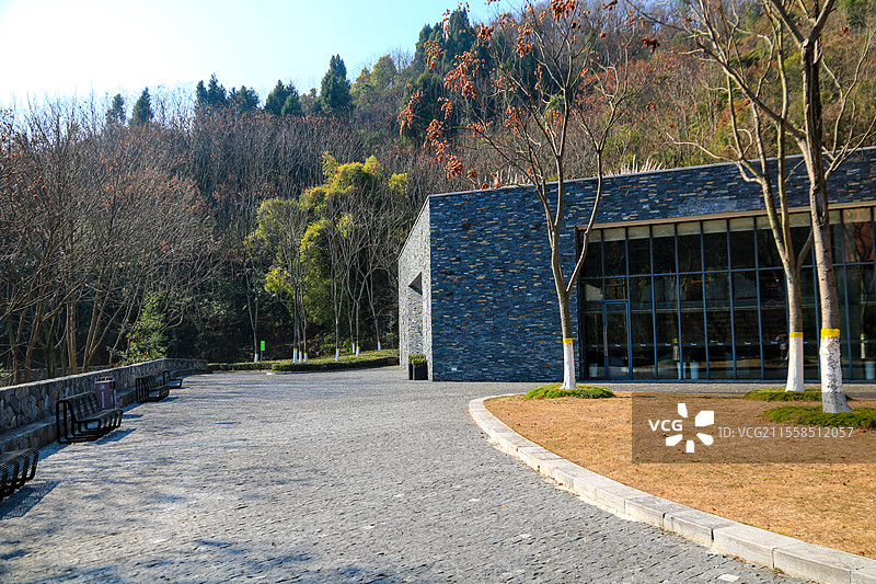 湖北宜昌磨基山森林公园江山城市书房江房书屋图片素材