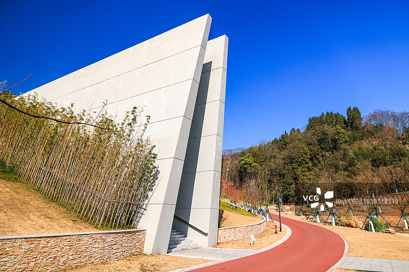 春天湖北宜昌磨基山森林公园风景图片素材