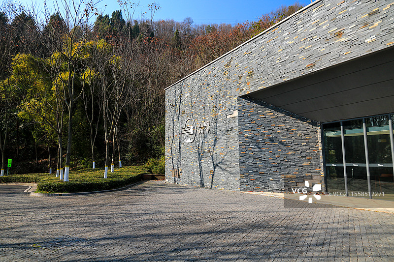 湖北宜昌磨基山森林公园江山城市书房江房书屋图片素材