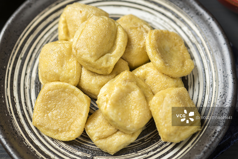 云南美食石屏包浆豆腐特写图片素材