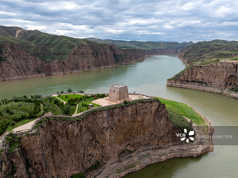 航拍内蒙古呼和浩特老牛湾黄河大峡谷长城烽火台图片素材