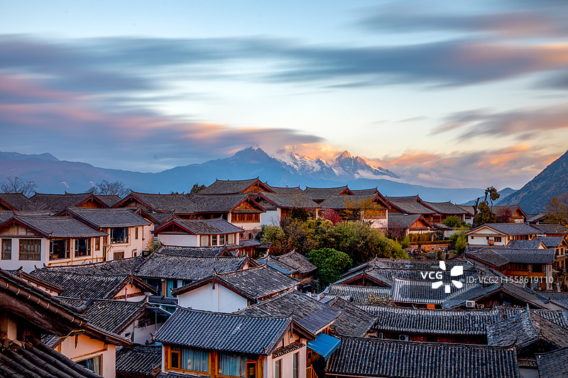 傍晚时分的丽江古城图片素材