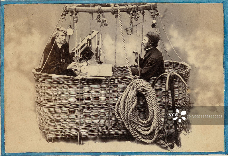 格莱舍和考克斯威尔在热气球中图片素材