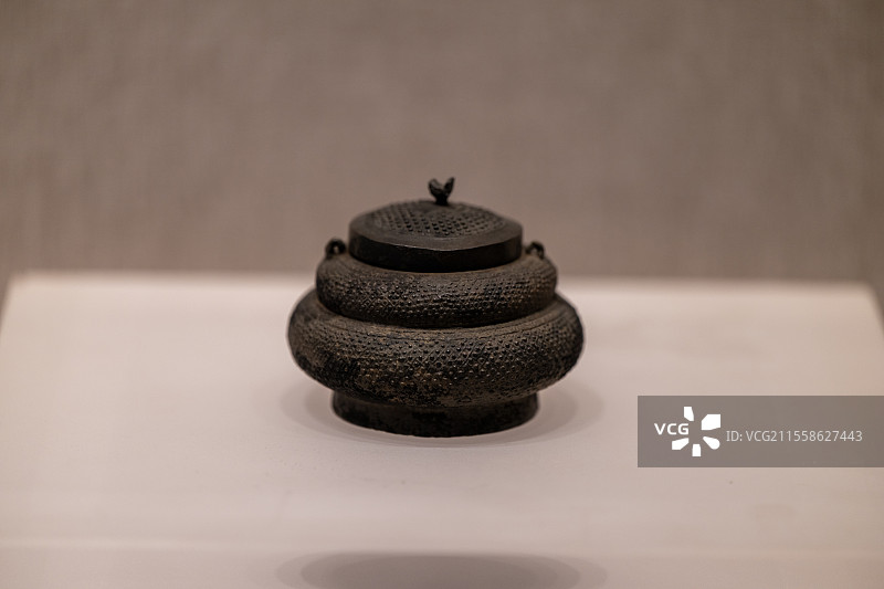 河南博物院-固始县侯古堆M1出土-春秋-乳钉纹铜圆盒图片素材