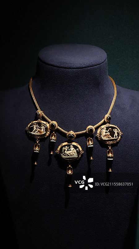 广东省博物馆 凝眸特展 考古复兴风格宝石雕刻套装图片素材