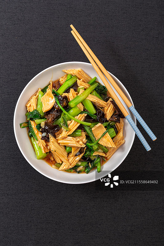 青菜木耳烧腐竹图片素材