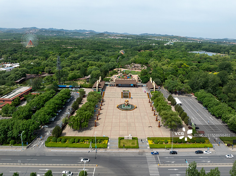 山东济南野生动物世界东门航拍图片素材