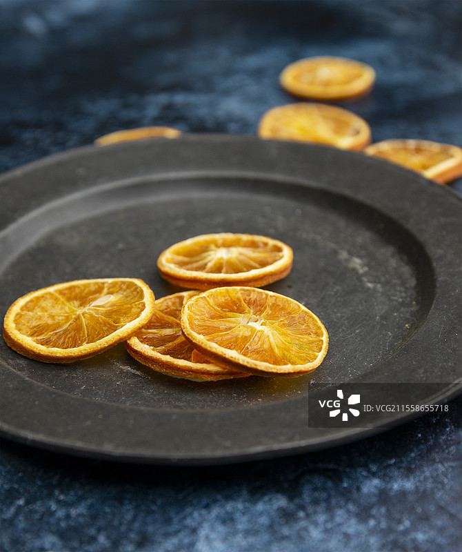 冬季干果的美丽食物肖像，背景为复古质感图片素材