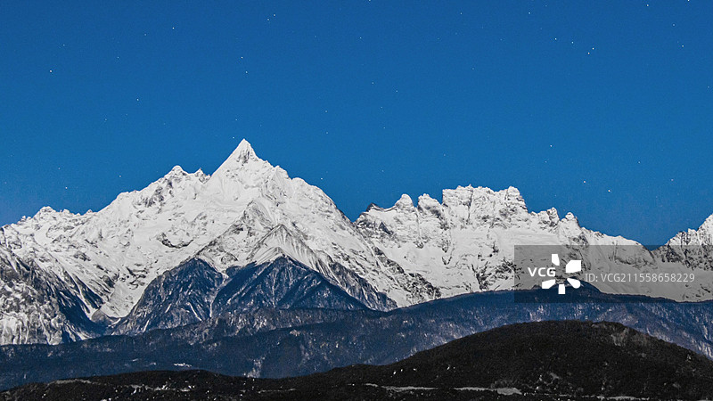 梅里雪山的夜晚图片素材