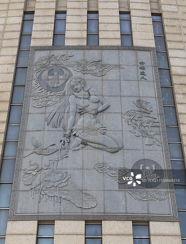 郑州中原福塔建筑雕塑，中国神话故事雕塑，女娲造人图片素材