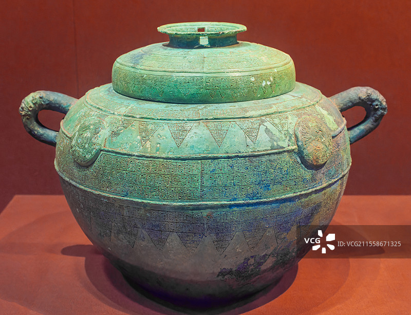 湖南省博物院1965年湘乡大茅坪出土春秋时期文物蟠虺纹铜浴缶图片素材